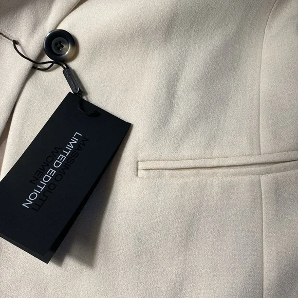 NWT. Massimo Dutti Limited Edition Off White Wool/Viscose Suit Blazer. Size 2.